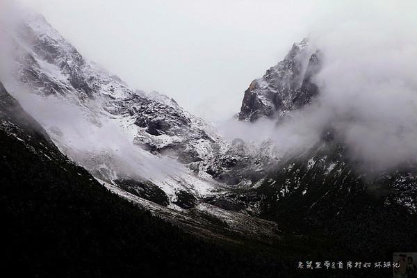 甲乙合修一段路，修了10天，还剩500米，甲平均每天修160米，乙修了多少米?平均每天修多少米?
