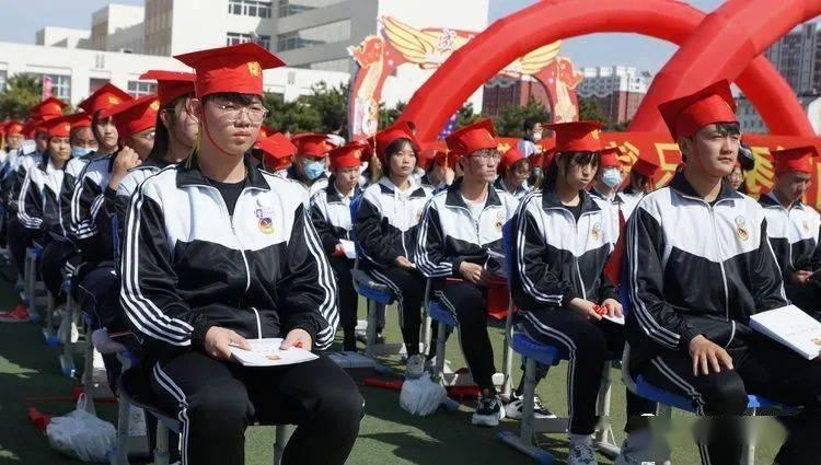 经常戴隐形眼镜做郑州ICL晶体植入手术有影响吗?我找周远沛主任摘镜了